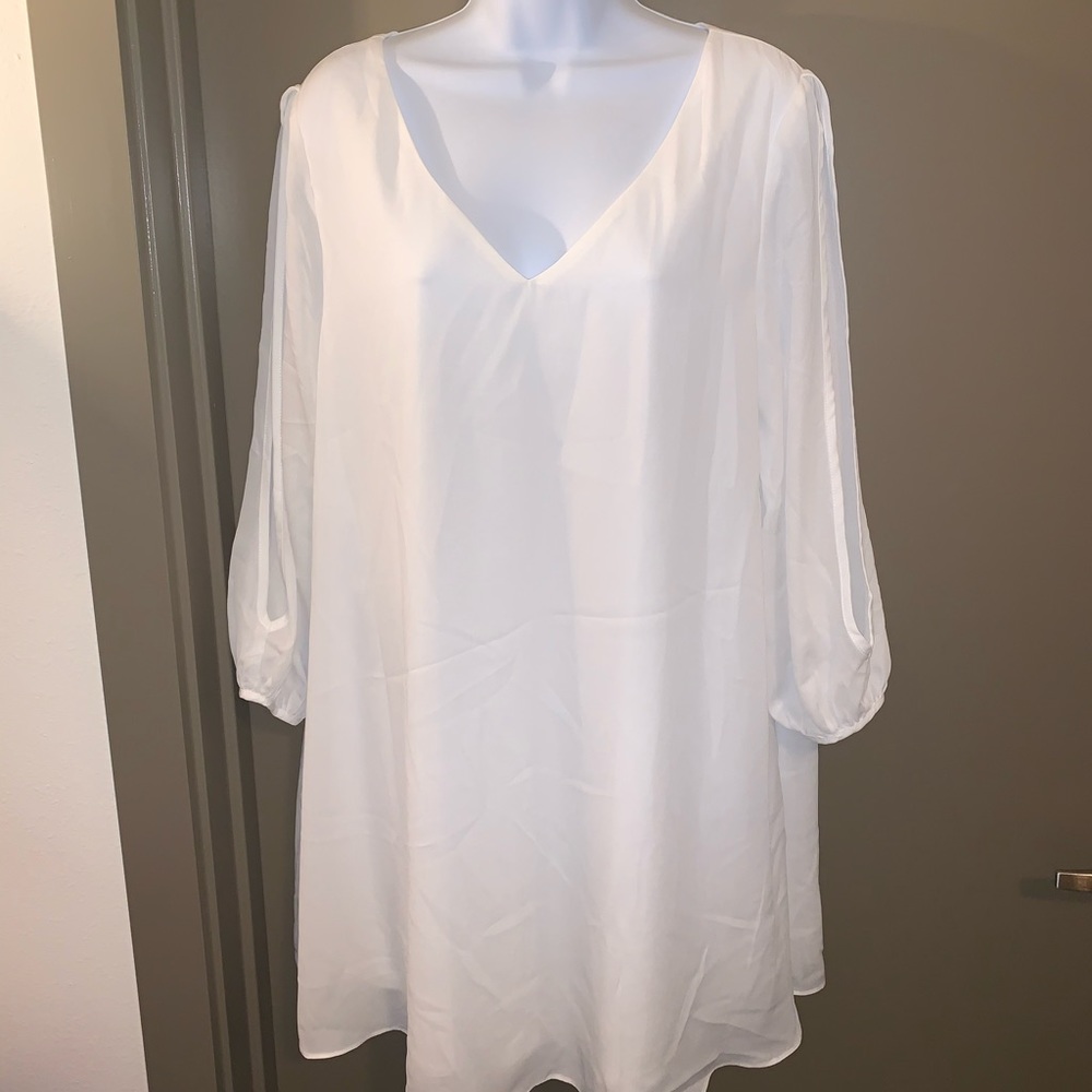 Sleek 3/4 sleeve white dress